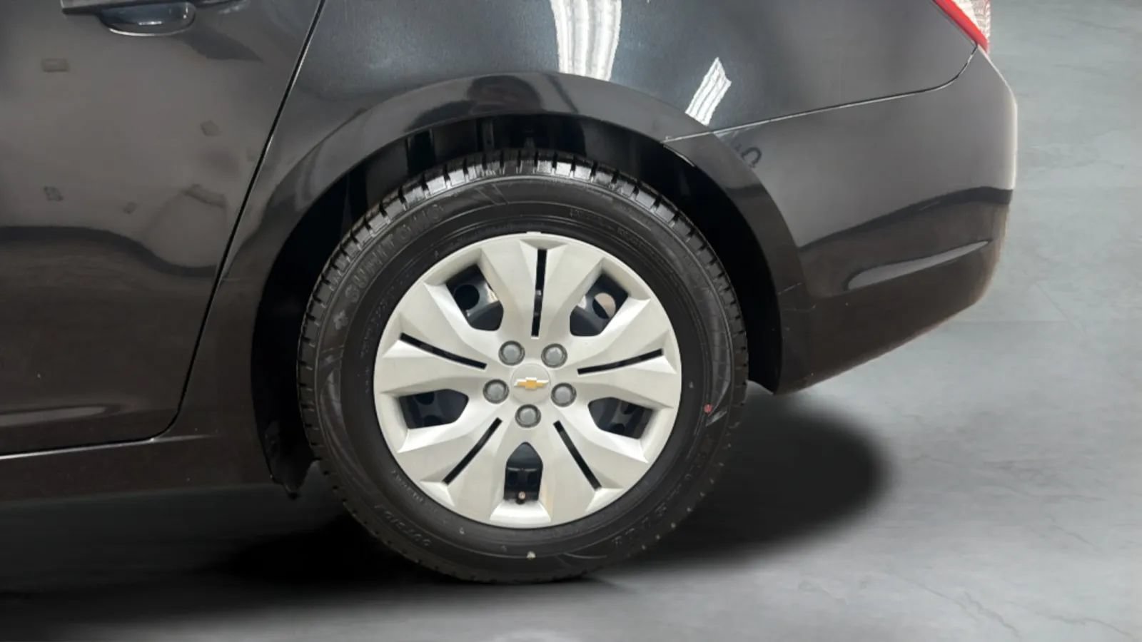 Used 2013 Chevrolet Cruze LS FWD image 25