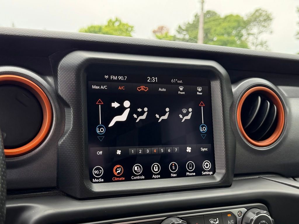 Used 2023 Jeep Gladiator Mojave AWD/4WD image 19