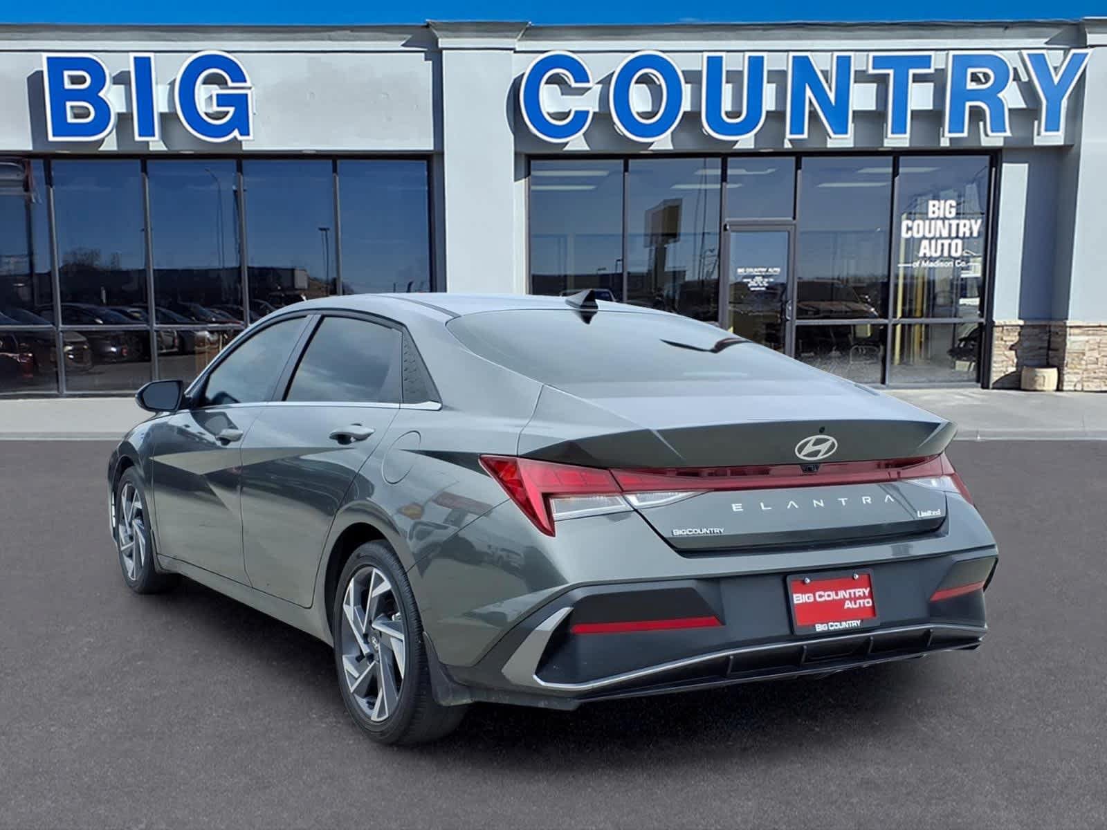 Used 2025 Hyundai Elantra Limited FWD image 7