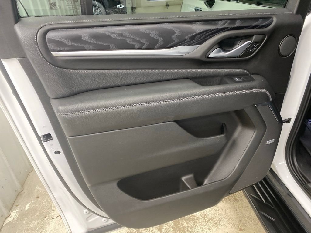 Used 2022 GMC Yukon XL Denali AWD/4WD image 39