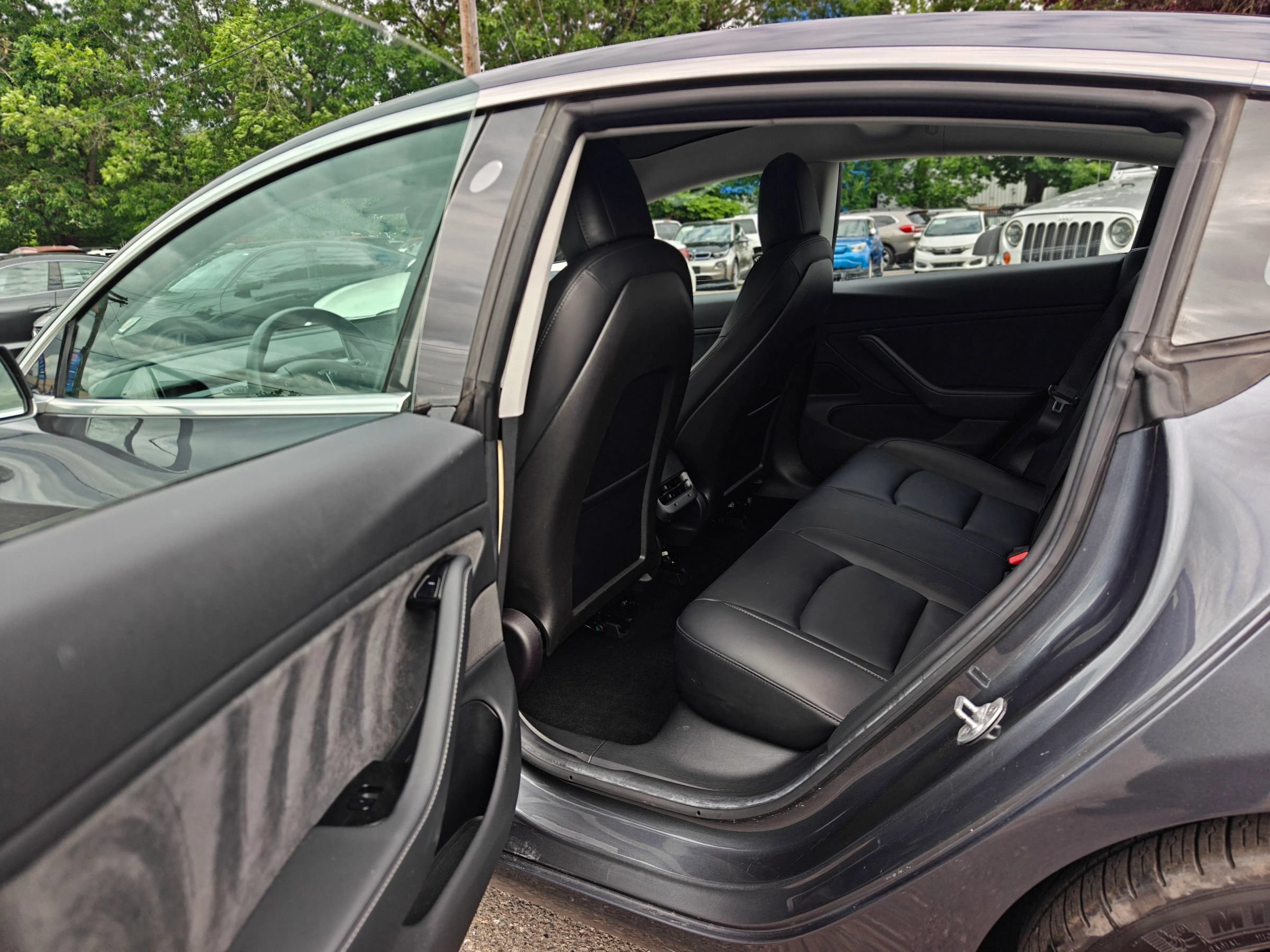 Used 2018 Tesla Model 3 Long Range RWD image 35