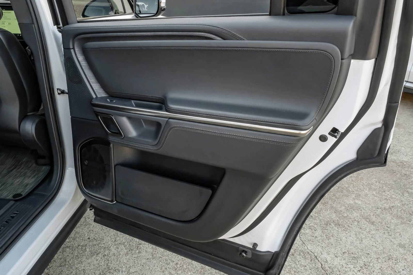 Used 2024 Rivian R1S Adventure AWD/4WD image 59