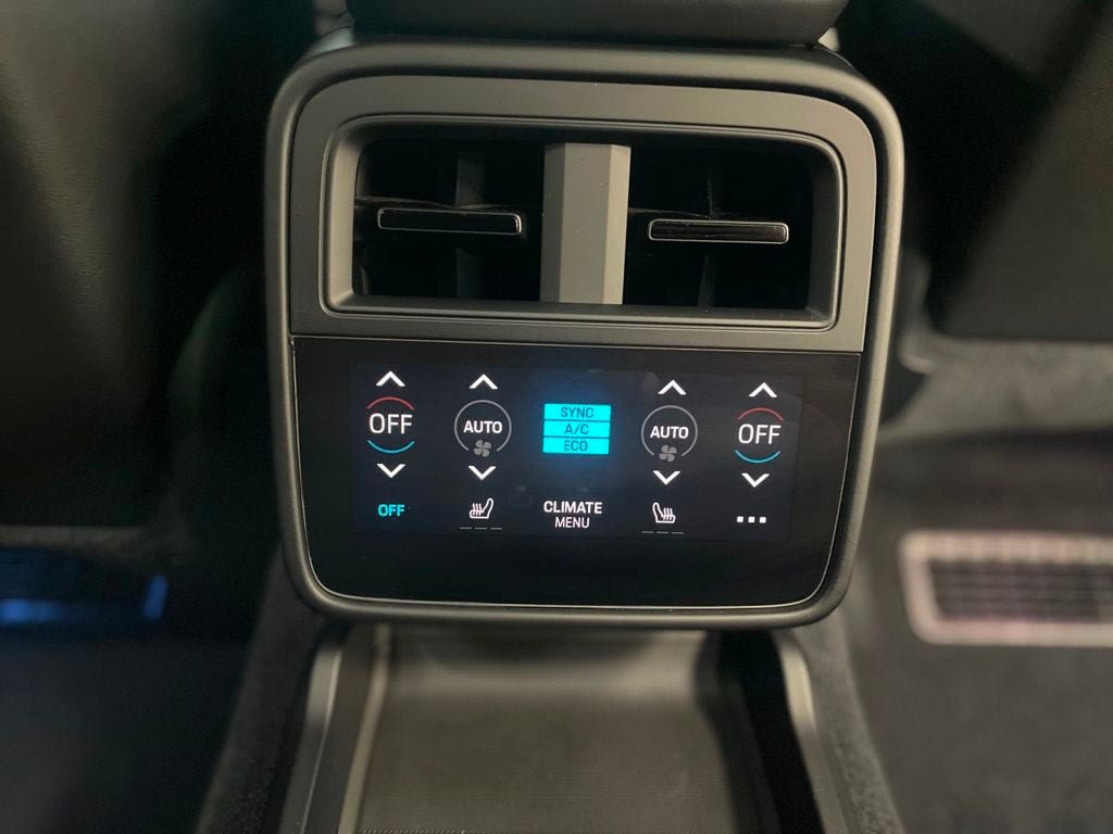 Used 2020 Porsche Taycan Turbo S AWD/4WD image 19