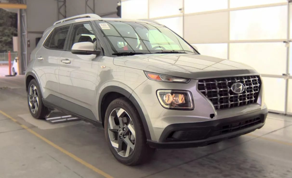 Used 2026 Hyundai Venue SEL FWD image 3