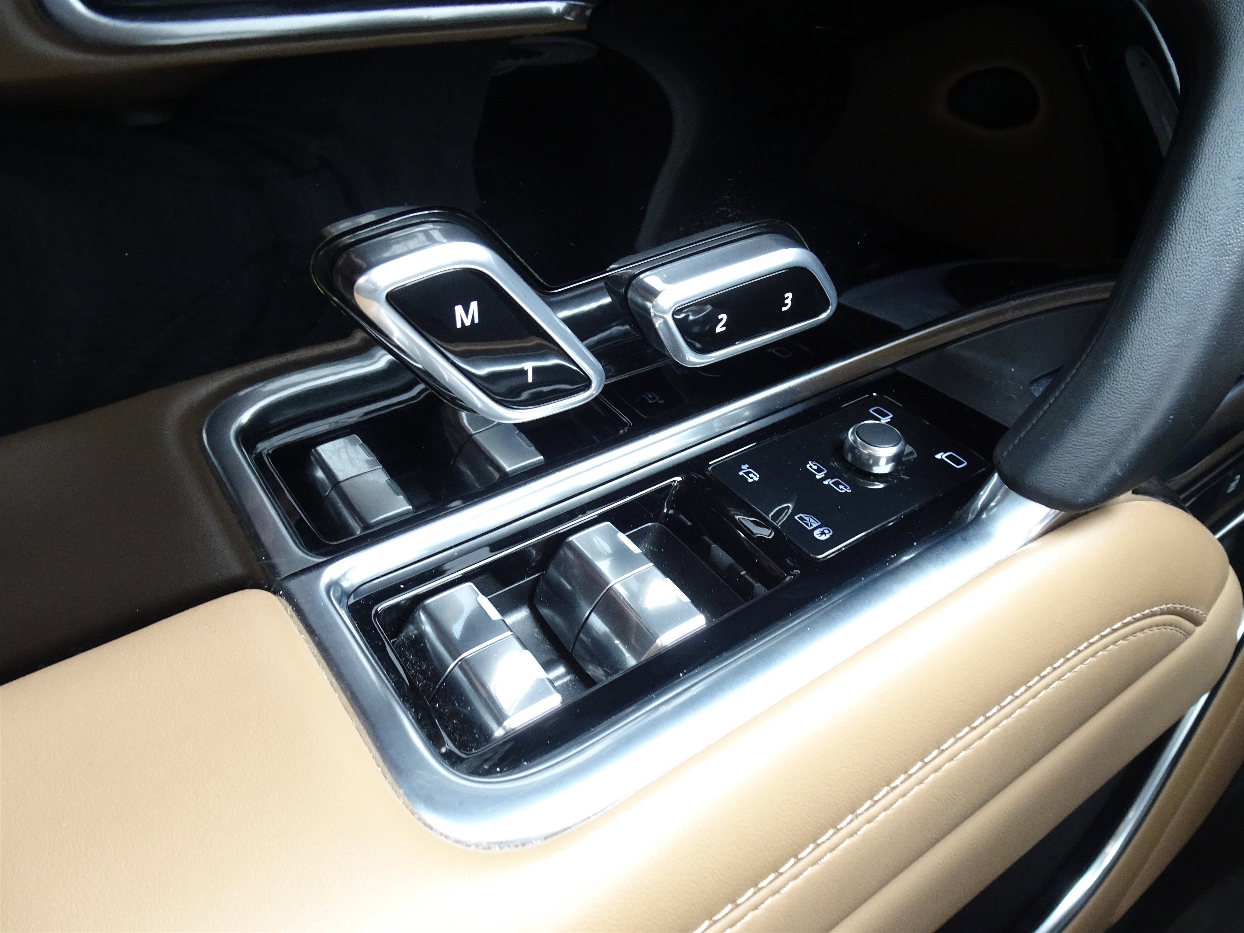 Certified 2024 Land Rover Range Rover SE image 34