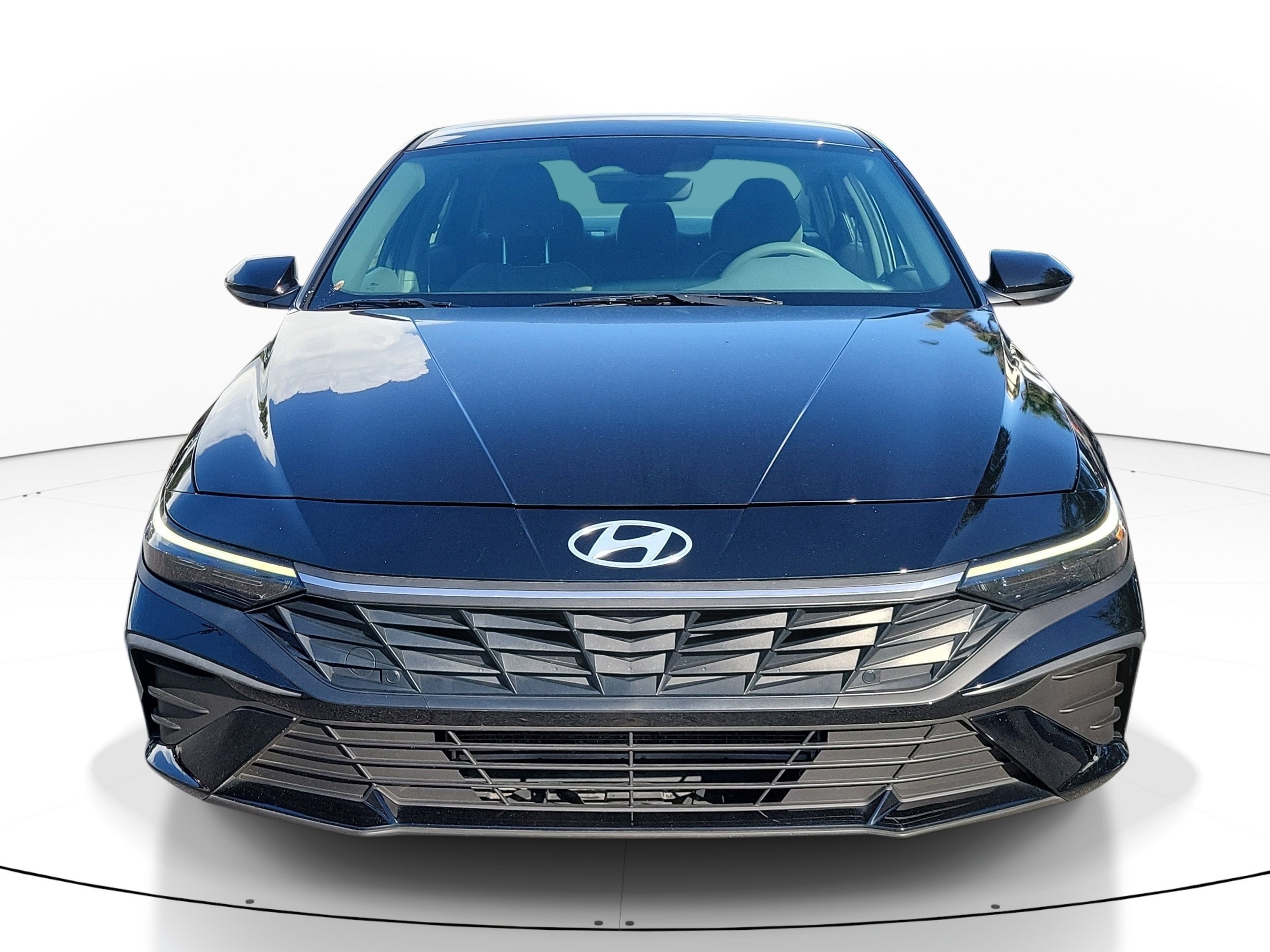 Used 2024 Hyundai Elantra SEL FWD image 2