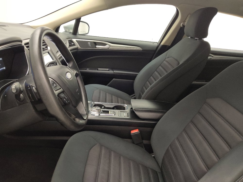 Used 2019 Ford Fusion SE FWD image 17