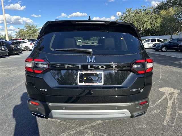 New 2025 Honda Pilot Touring image 6