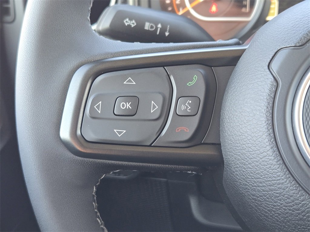 Used 2025 Jeep Wrangler Unlimited Rubicon w/ Technology Group image 28