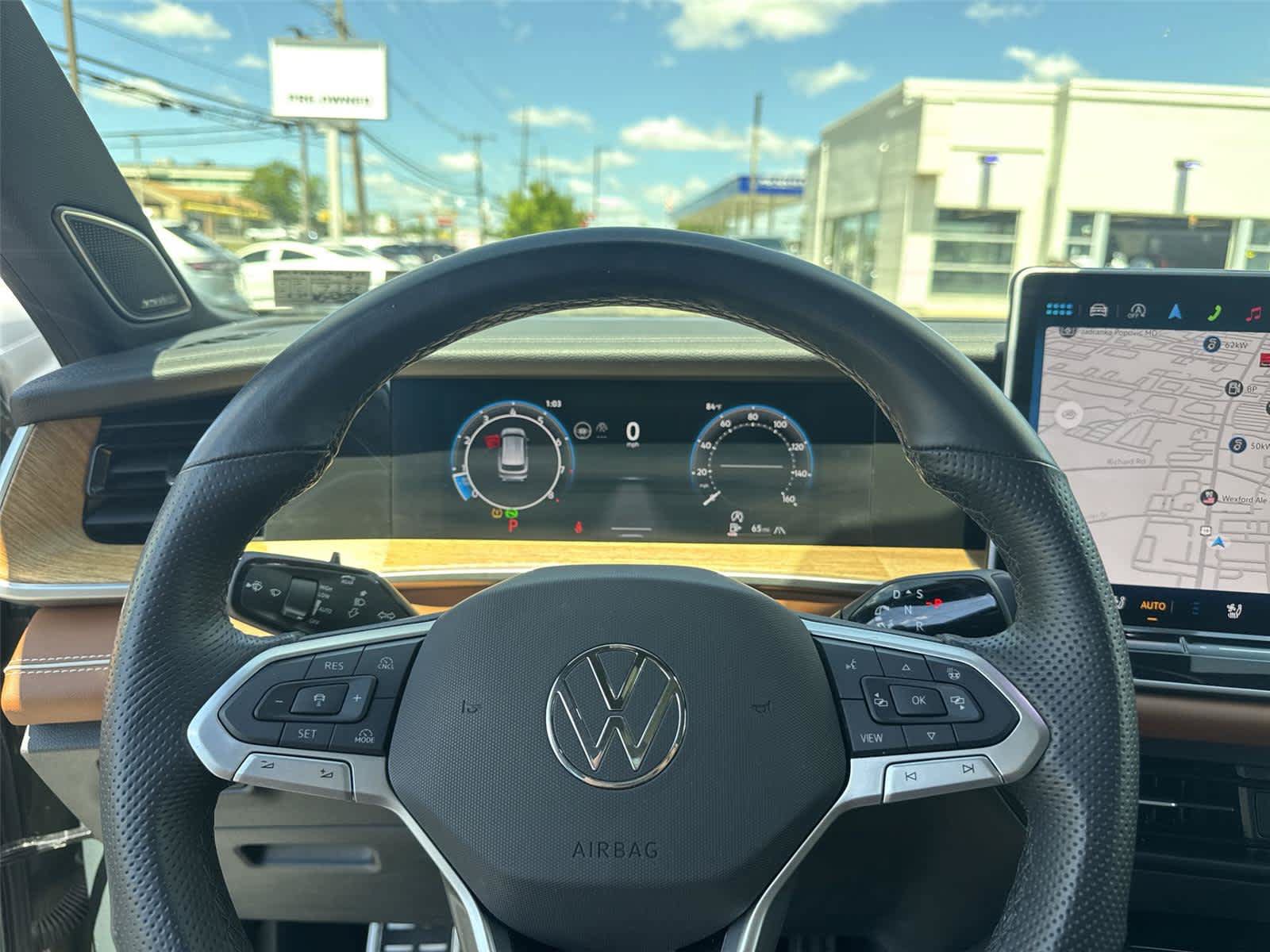 Used 2025 Volkswagen Tiguan SEL R-Line AWD/4WD image 18