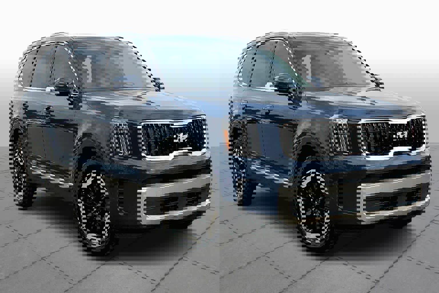 Used 2023 Kia Telluride EX w/ EX Captain's Chair Package image 2