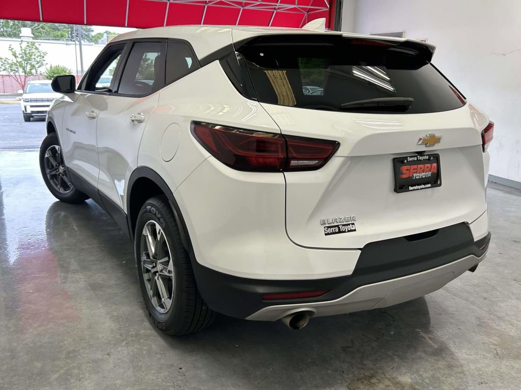 Used 2025 Chevrolet Blazer LT FWD image 5