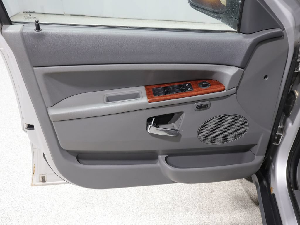 Used 2005 Jeep Grand Cherokee Limited RWD image 23