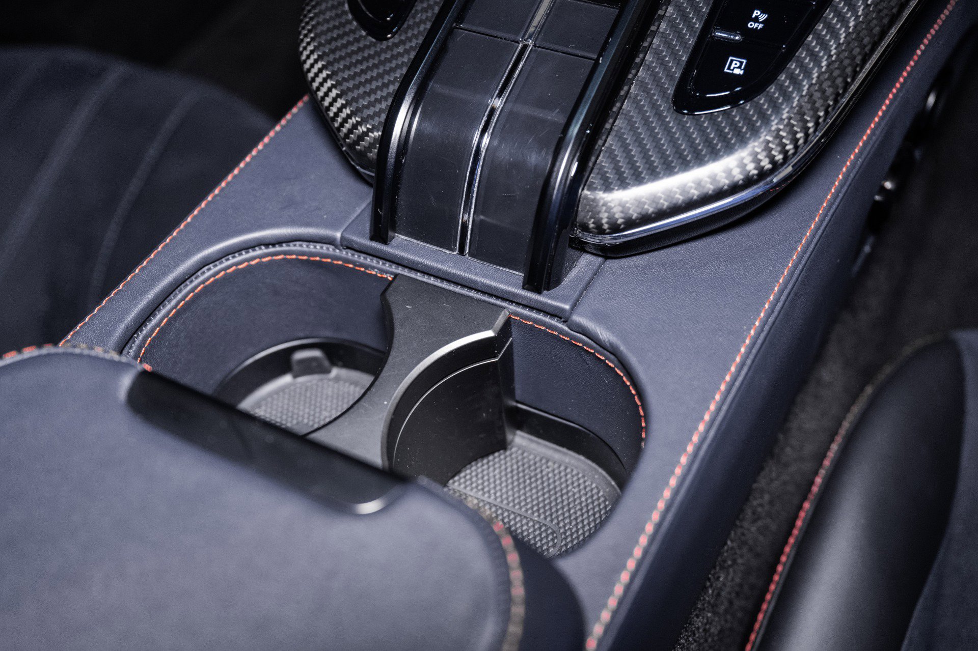 Used 2025 Aston Martin V8 Vantage Coupe image 37