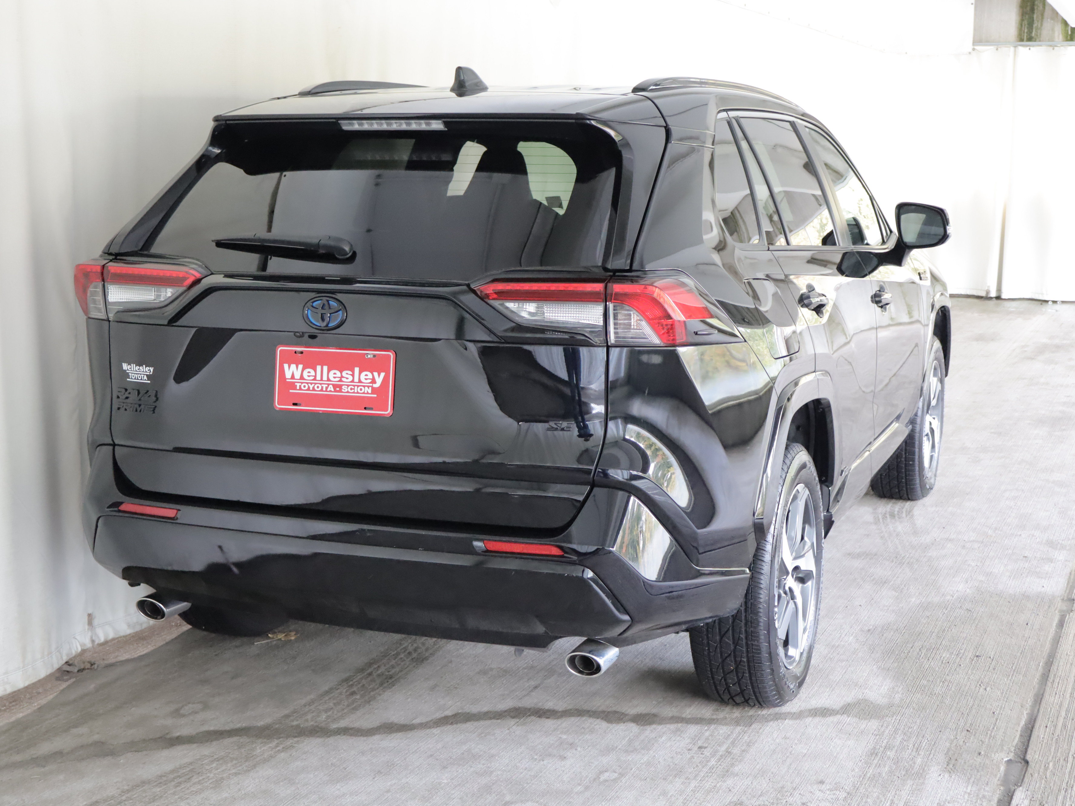 Used 2023 Toyota RAV4 SE w/ Weather & Moonroof Package AWD/4WD image 7