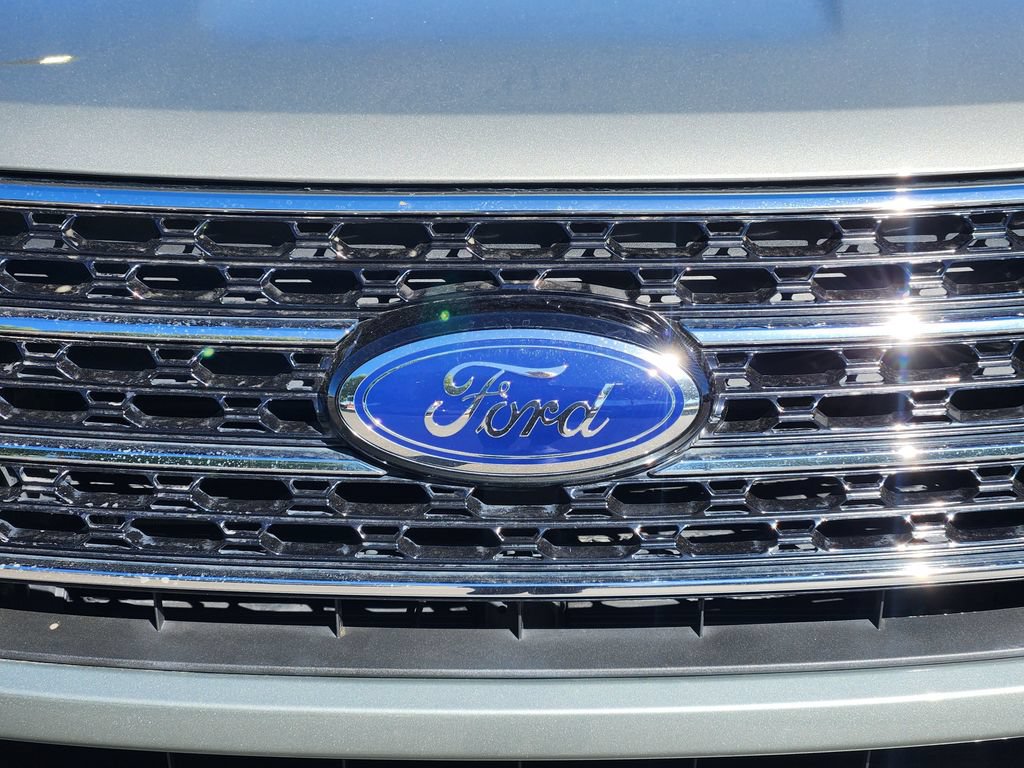 Used 2020 Ford Explorer XLT w/ Comfort Package AWD/4WD image 11