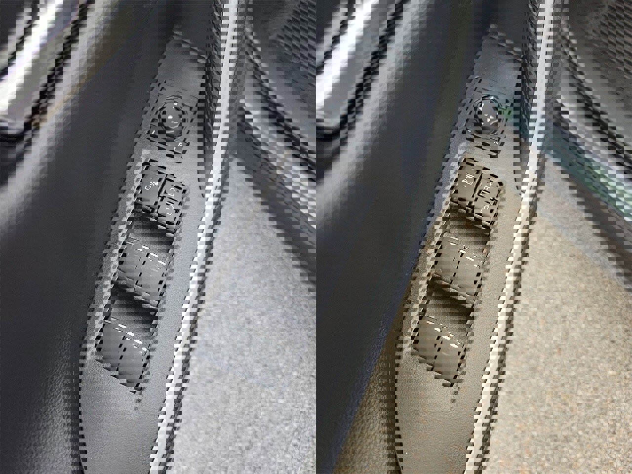 Used 2025 Toyota RAV4 Limited image 15