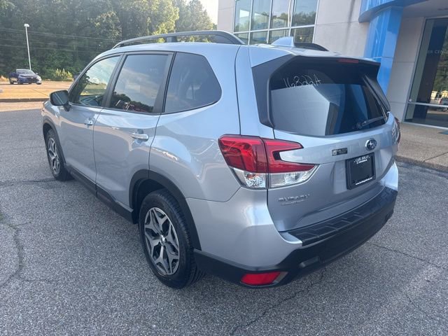 Used 2019 Subaru Forester Premium w/ All-Weather Package image 4