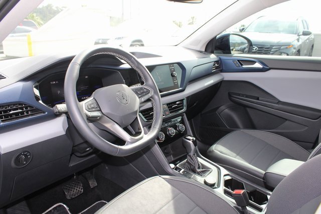 Used 2023 Volkswagen Taos SE w/ Panoramic Sunroof Package image 12