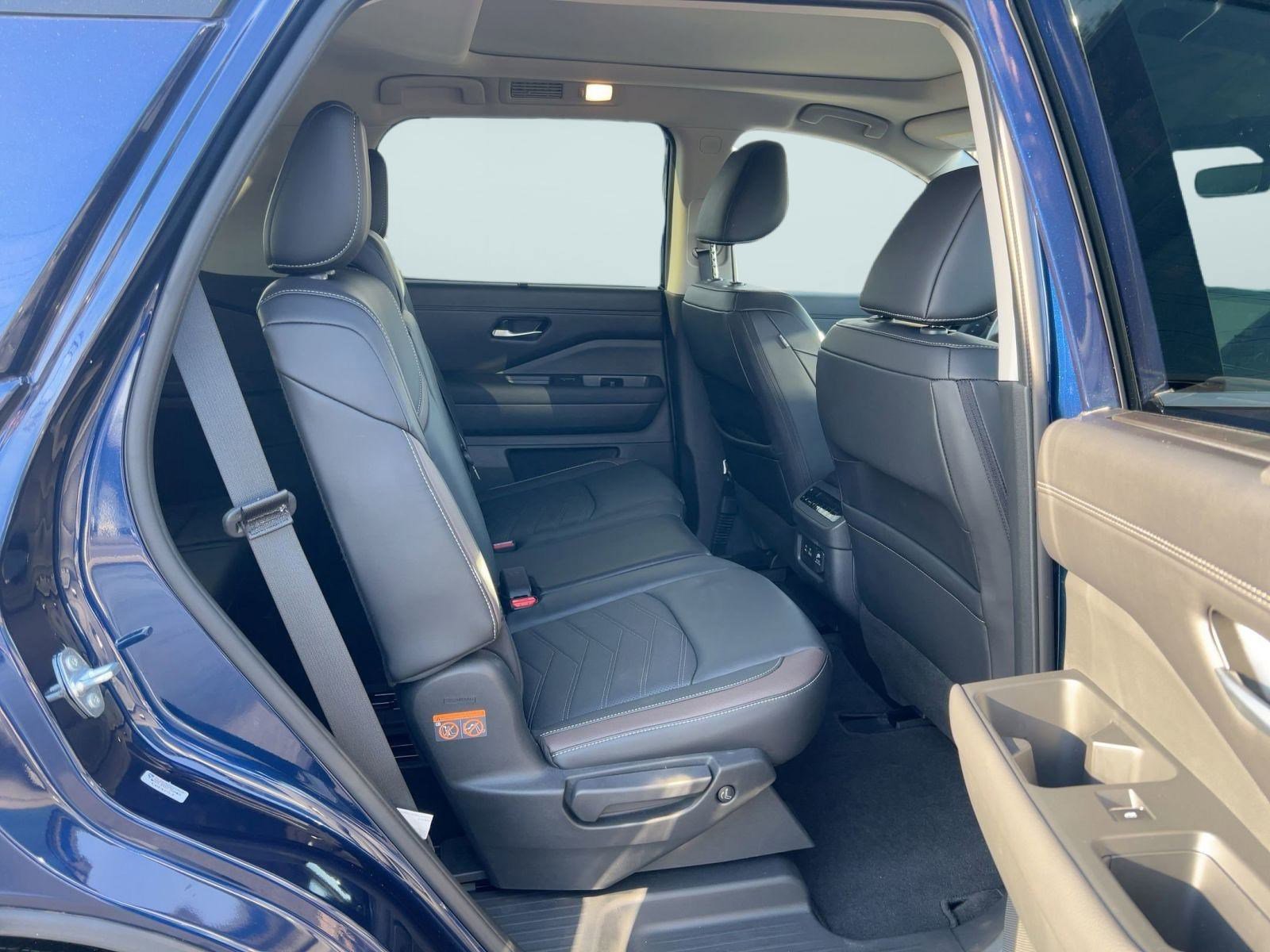 Used 2024 Nissan Pathfinder Platinum w/ Cargo Package image 27