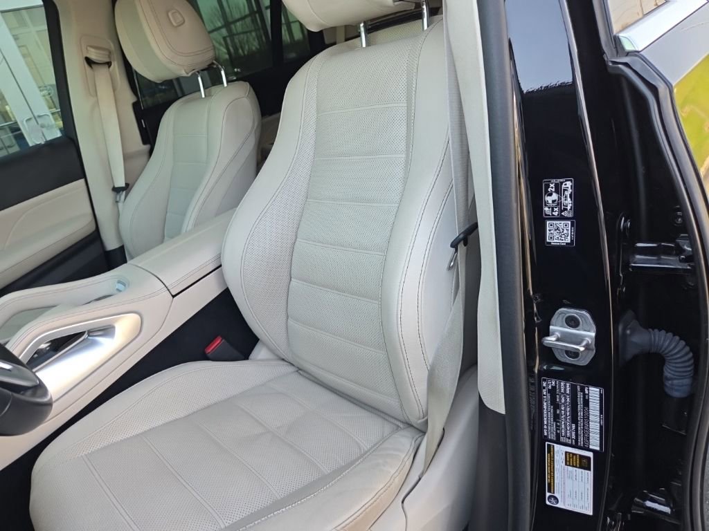 Used 2021 Mercedes-Benz GLS 580 4MATIC image 21