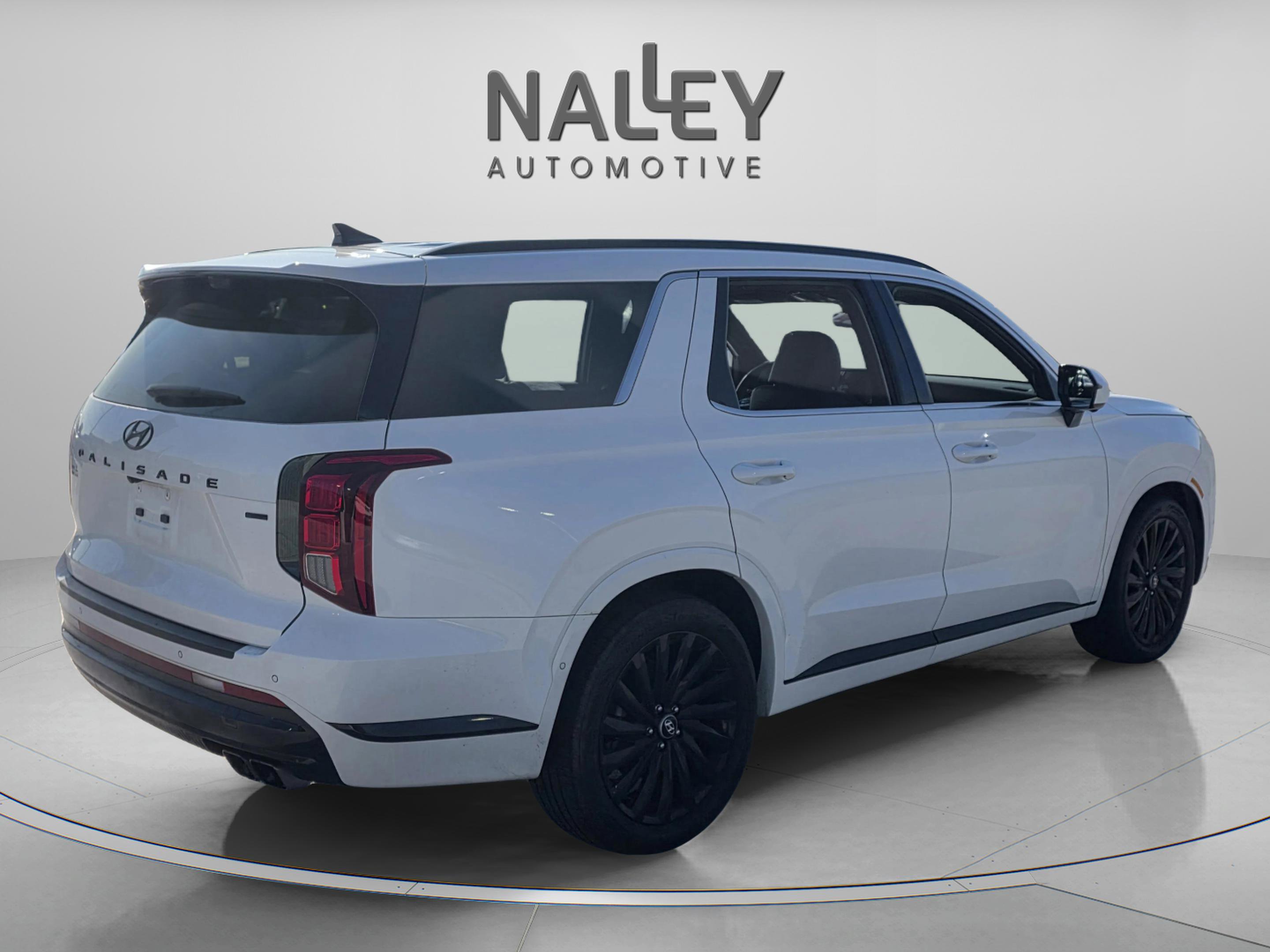 Used 2024 Hyundai Palisade Calligraphy image 4