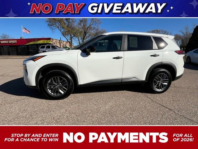 Used 2024 Nissan Rogue S image 2