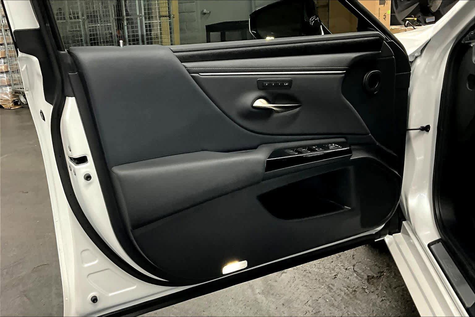 Used 2025 Lexus ES 300h w/ Premium Package FWD image 22
