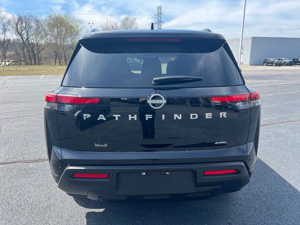 Used 2025 Nissan Pathfinder SV image 6