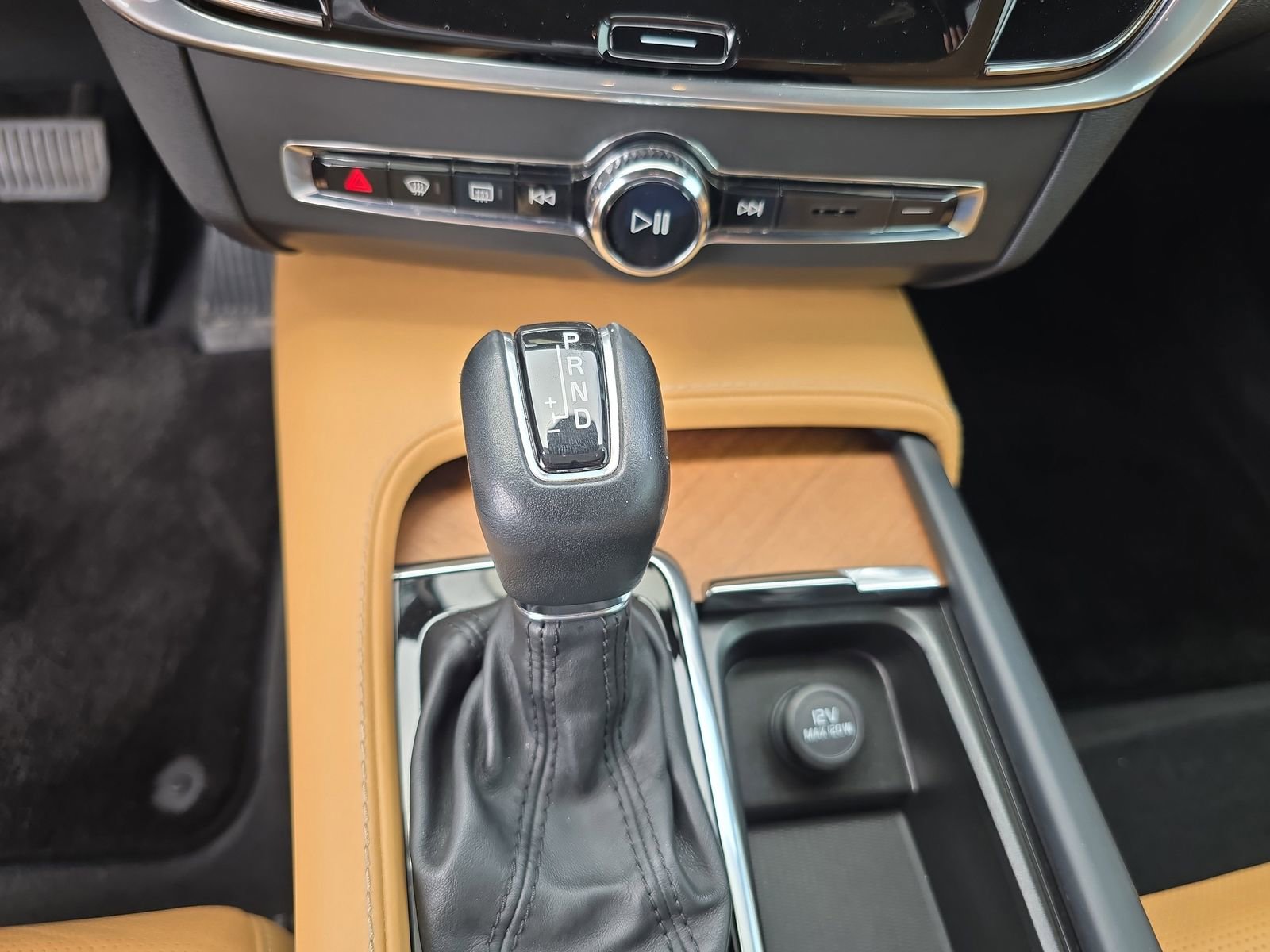 Used 2017 Volvo S90 T6 Inscription w/ Vision Package image 21