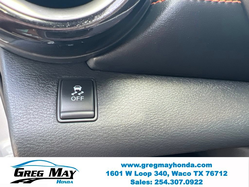 Used 2019 Nissan Kicks SR w/ SR Premium Package FWD image 25
