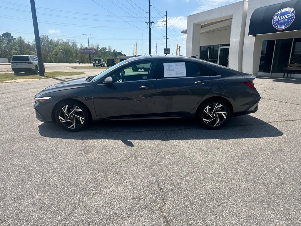 Used 2025 Hyundai Elantra SEL image 2