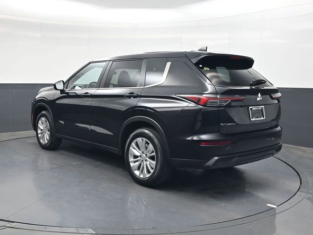 Used 2025 Mitsubishi Outlander ES image 6