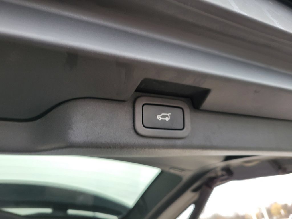 Used 2017 Land Rover Discovery HSE AWD/4WD image 29