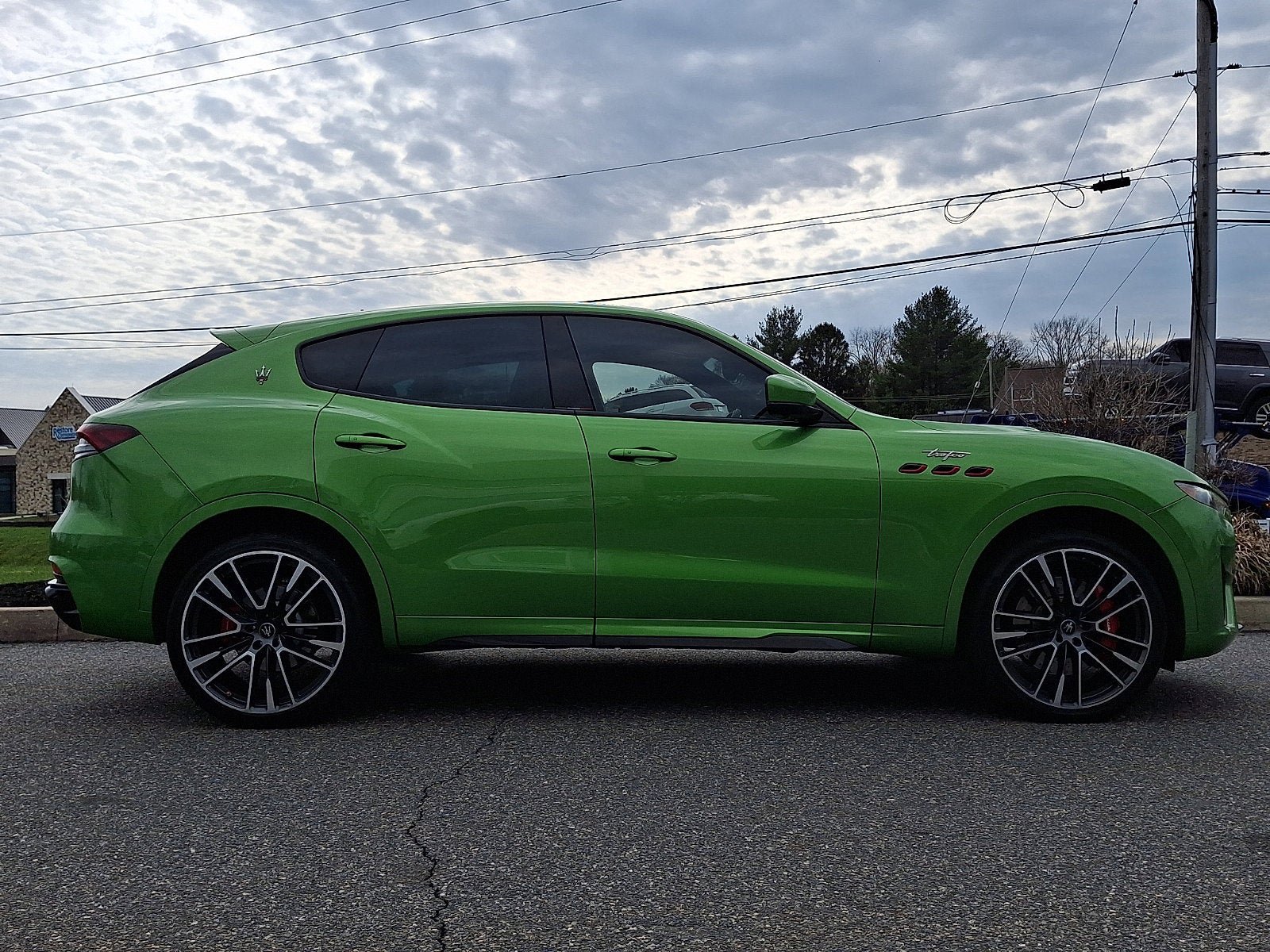 Used 2022 Maserati Levante Trofeo AWD/4WD image 4