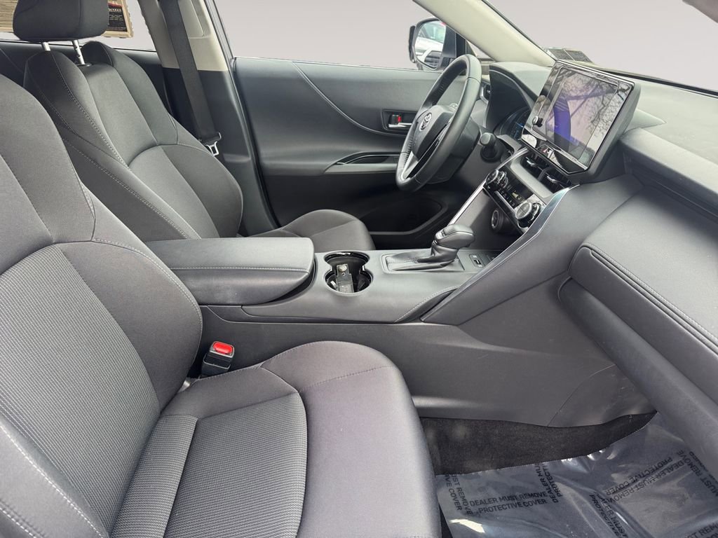 Used 2024 Toyota Venza LE image 15