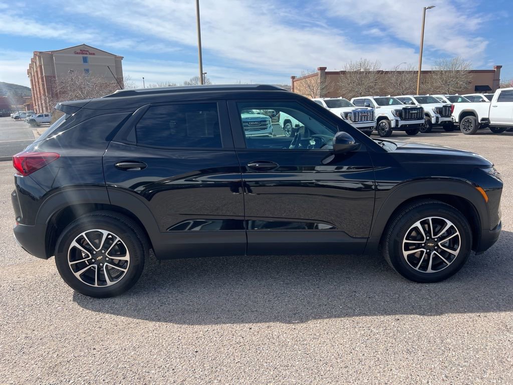 Used 2025 Chevrolet TrailBlazer LT w/ Driver Confidence Package image 6