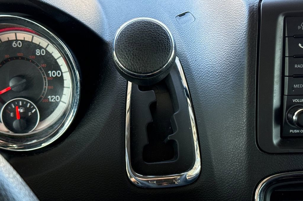 Used 2018 Dodge Grand Caravan SE w/ UConnect Hands-Free Group image 30