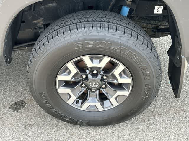 Used 2023 Toyota Tacoma TRD Off-Road w/ Technology Package AWD/4WD image 5