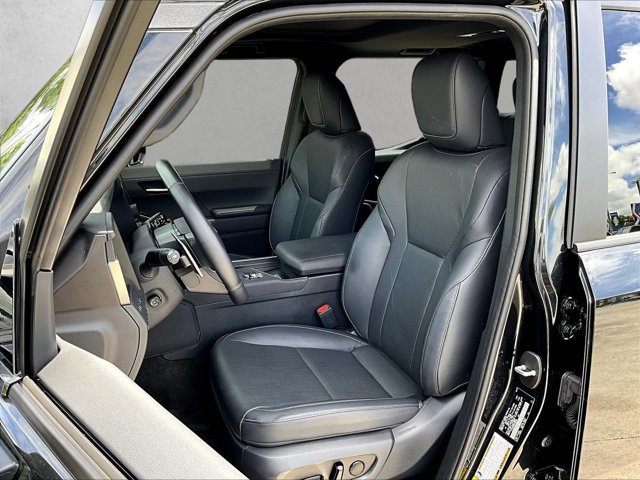 Used 2025 Lexus GX 550 w/ Cold Area Package AWD/4WD image 27