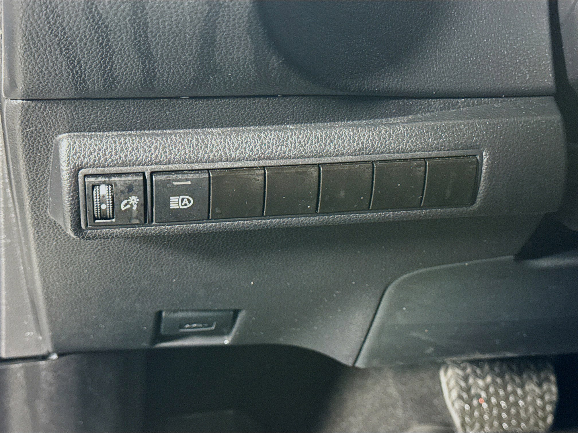 Certified 2025 Toyota Corolla SE w/ SE Premium Package image 10