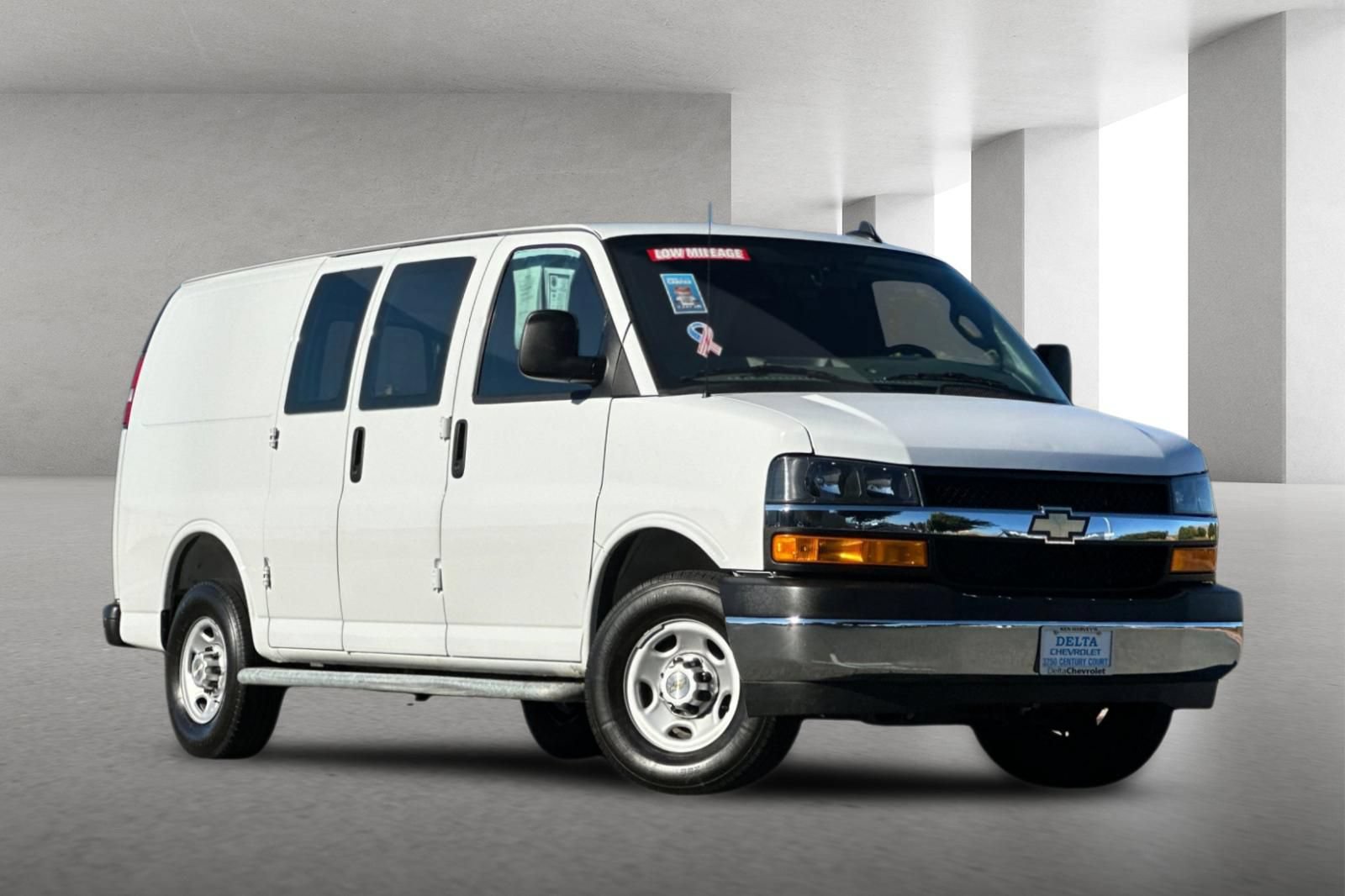 Used 2025 Chevrolet Express 2500 w/ Driver Convenience Package RWD image 2