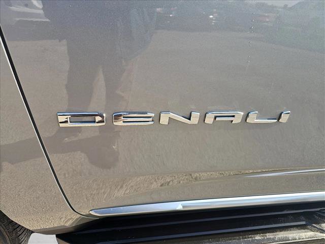 Used 2024 GMC Yukon XL Denali w/ Advanced Technology Package image 12