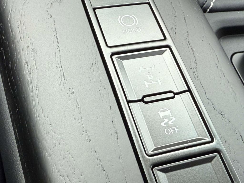 Used 2025 Lexus LX 600 4WD w/ Accessory Package (Z1) image 24