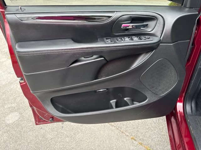 Used 2020 Dodge Grand Caravan SE FWD image 15