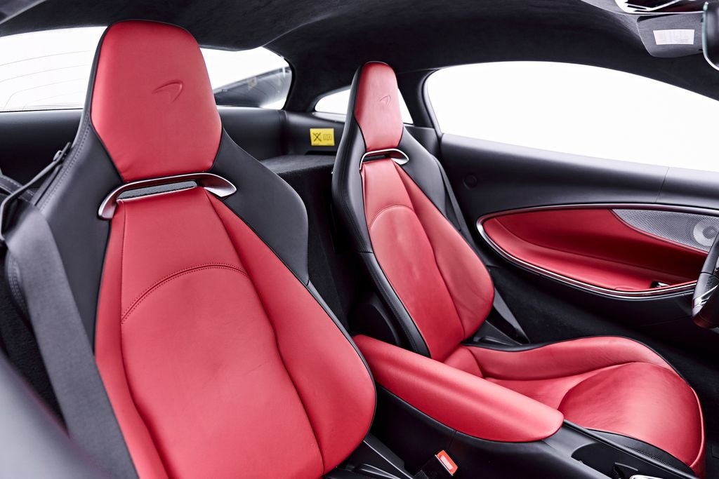 Used 2024 McLaren Artura RWD image 57
