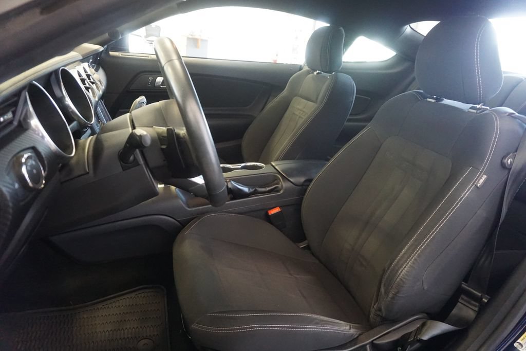 Used 2018 Ford Mustang Coupe RWD image 15