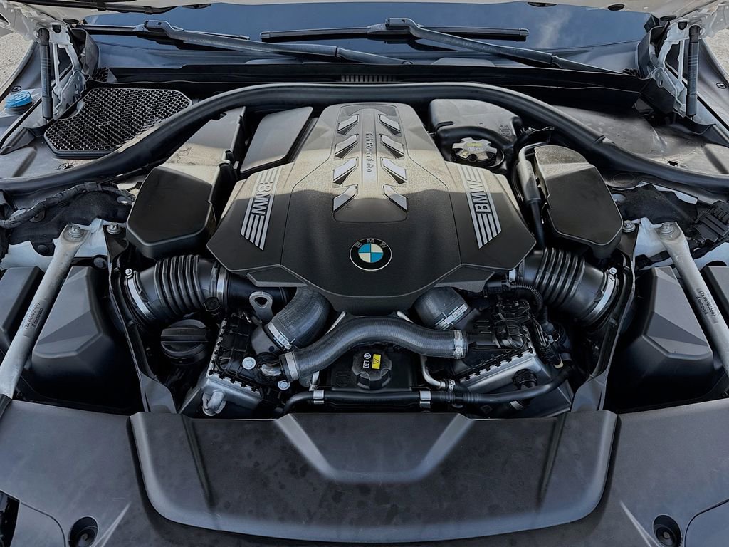 Used 2020 BMW 750i xDrive w/ Executive Package image 30