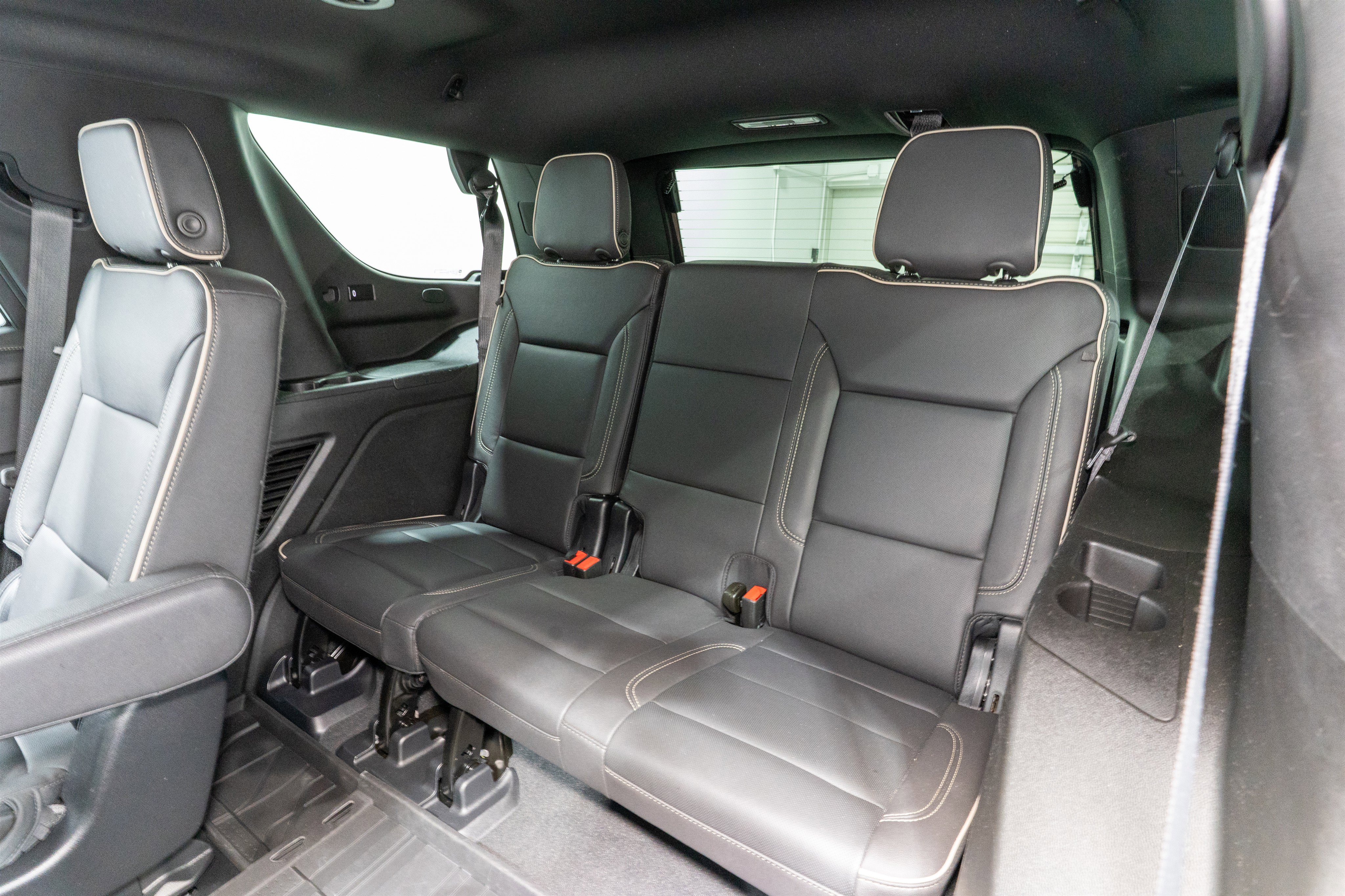 Used 2023 Chevrolet Tahoe Premier AWD/4WD image 32