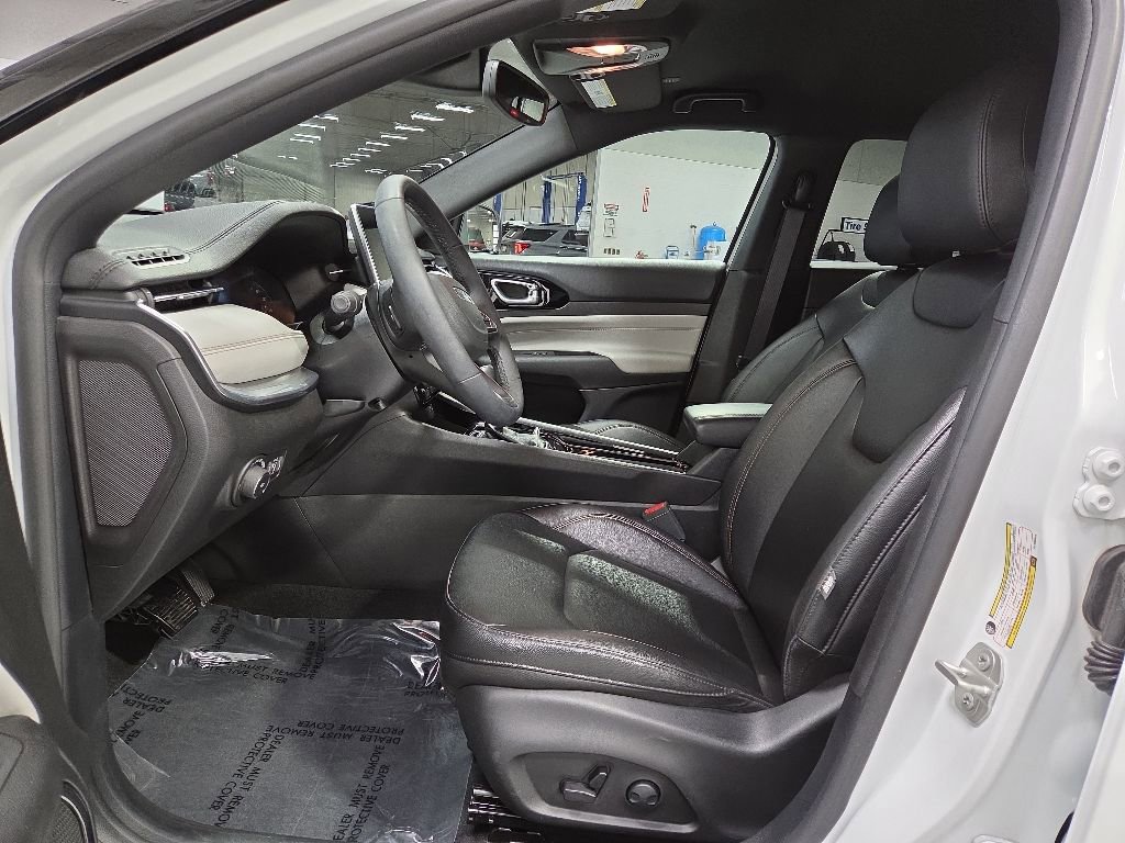 Used 2024 Jeep Compass Limited AWD/4WD image 9